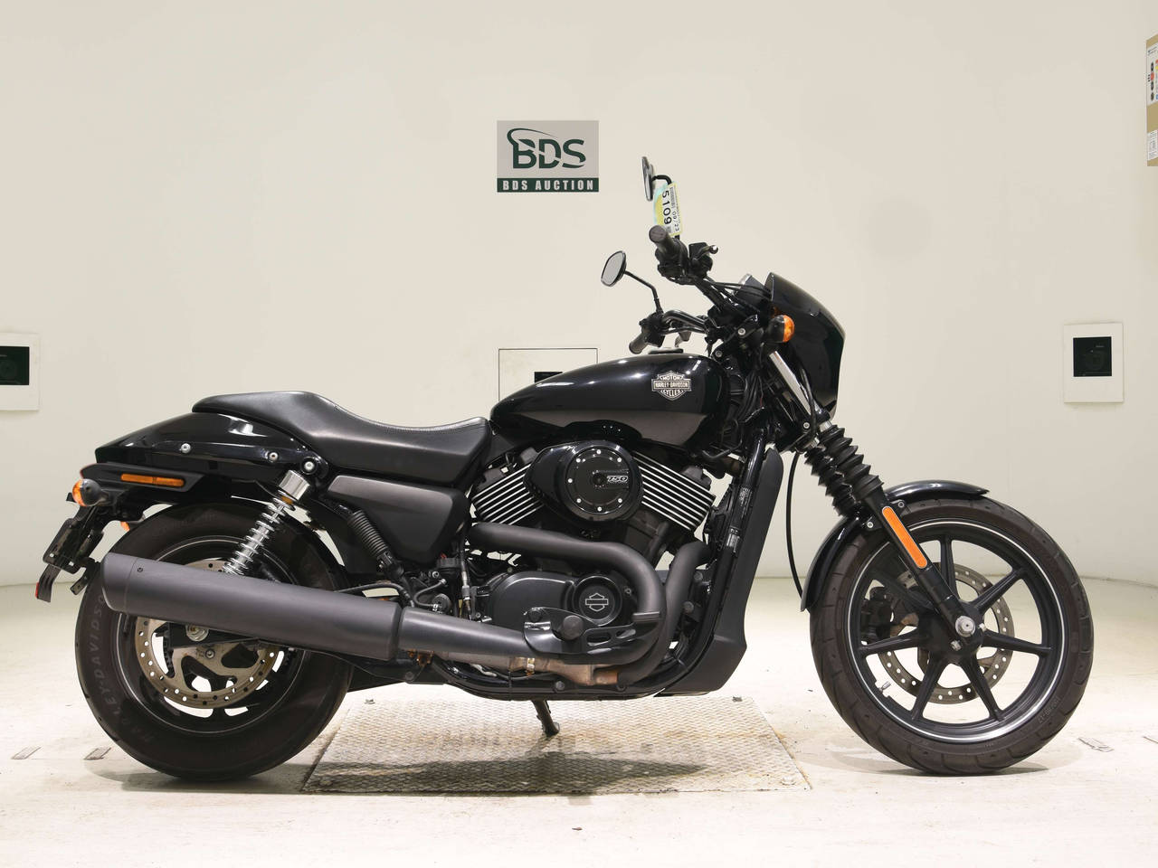 HD STREET XG750, right
