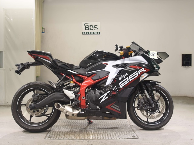 5479] Kawasaki NINJA ZX-25R - MH4ZX250GLJP01718