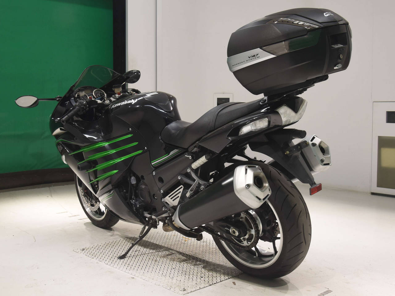 最も 割引 2640] Kawasaki NINJA ZX-14R - JKBZXT40EEA012350 ピンズ・ピンバッジ・缶バッジ