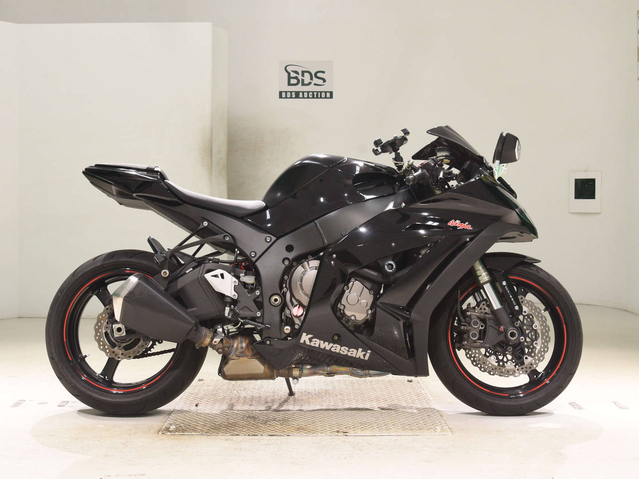 Kawasaki NINJA ZX-10R, right
