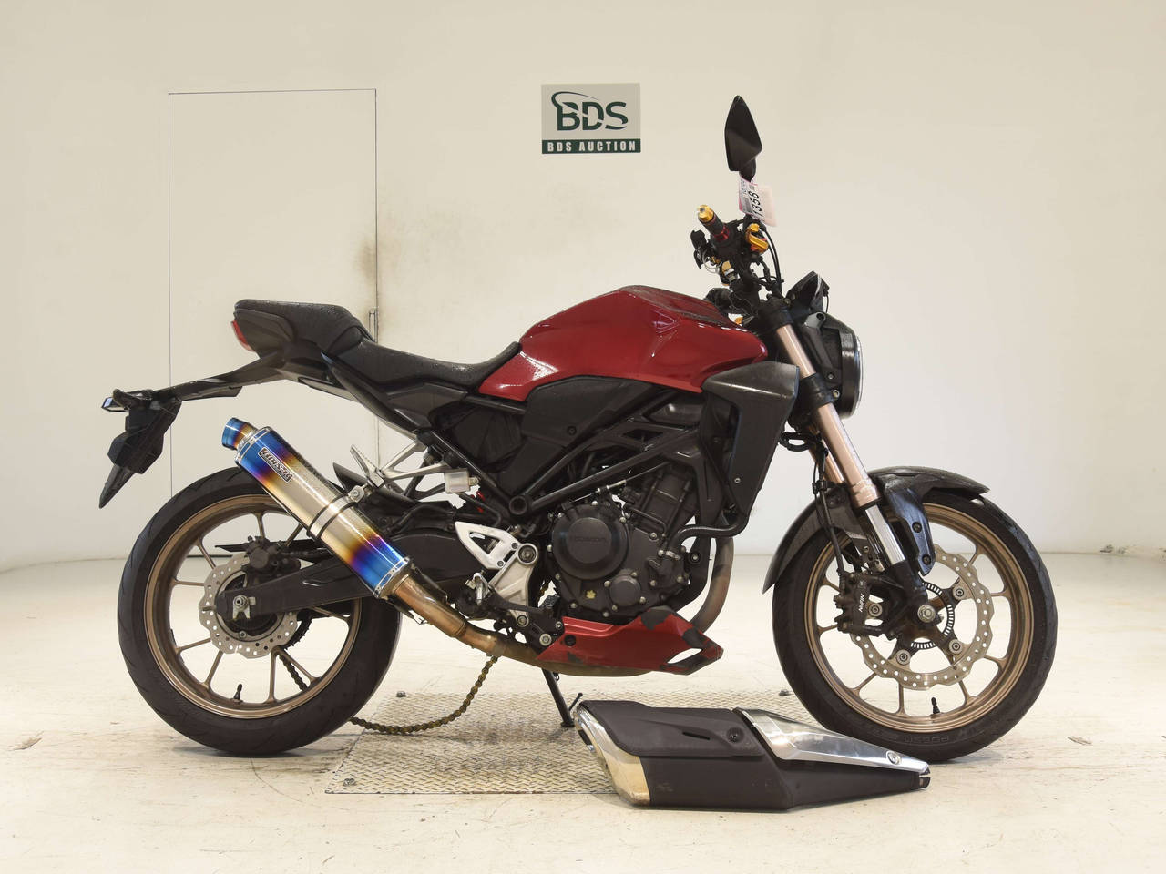 Honda CB250R, right
