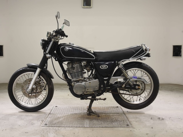 Yamaha SR400 — фото 2