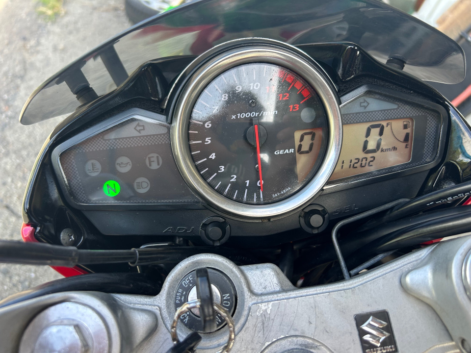 Suzuki GSR250 — фото 3