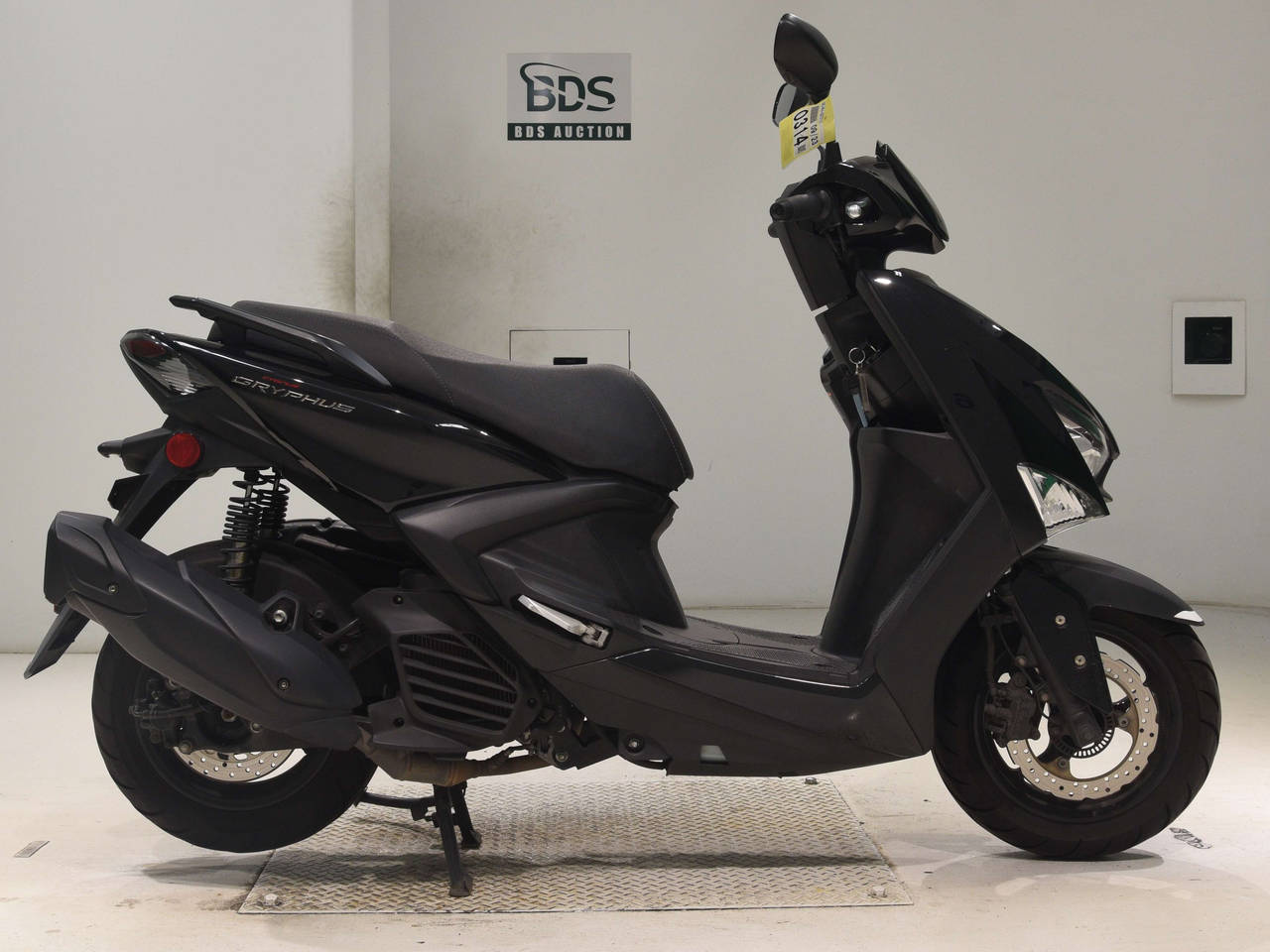 Yamaha CYGNUS, right