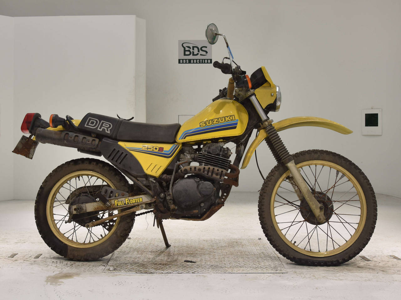 0031] Suzuki DR250S - SJ41A-106720