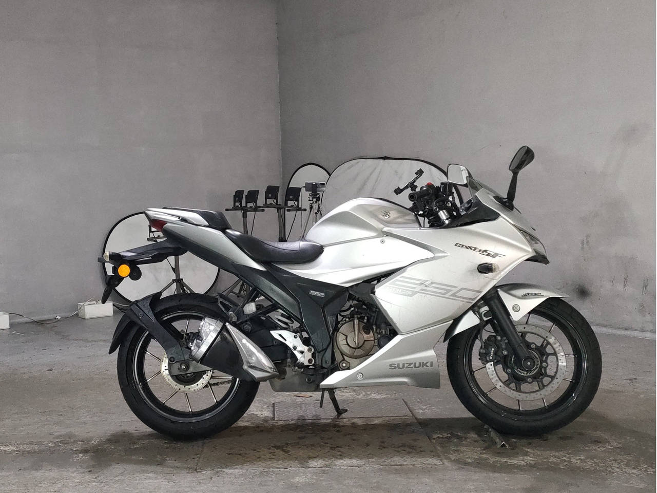 Suzuki GIXXER250SF