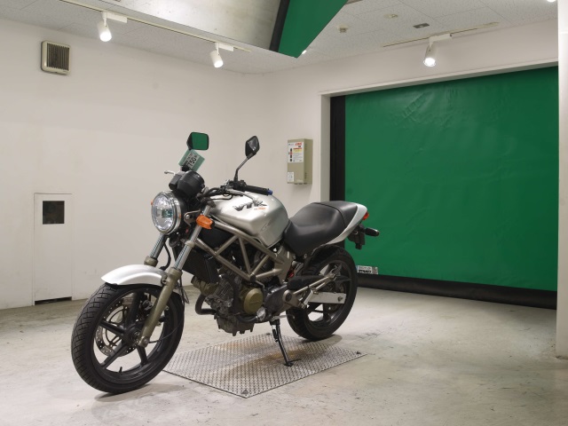 Honda VTR250 — фото 4