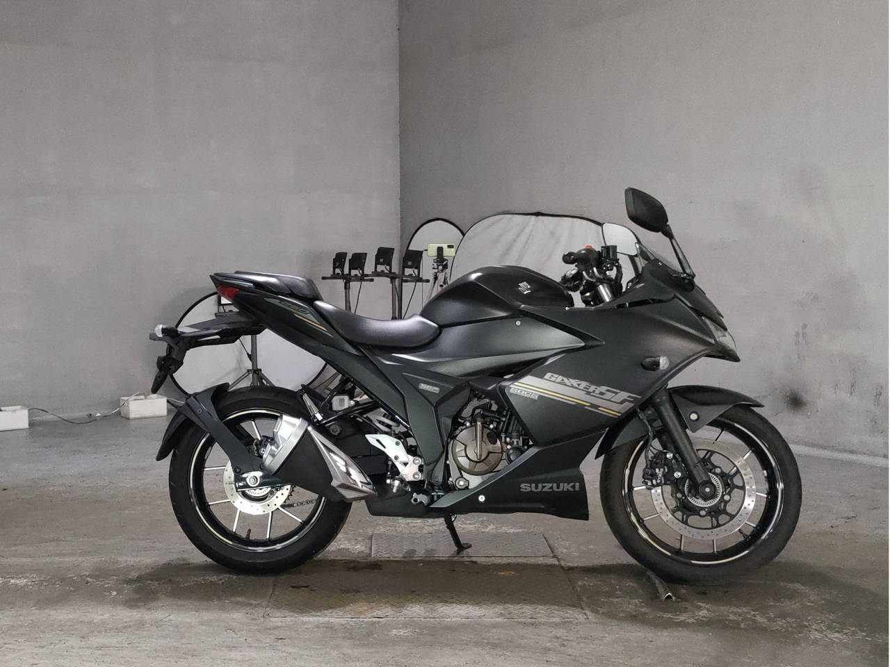 Suzuki GIXXER250SF