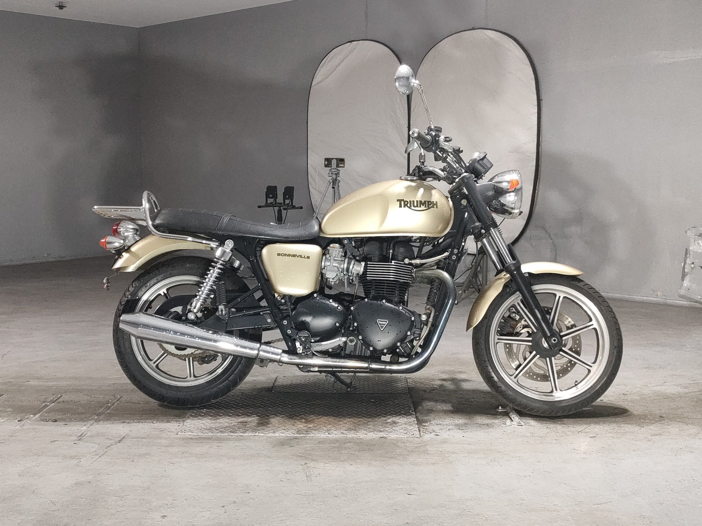 Triumph BONNEVILLE