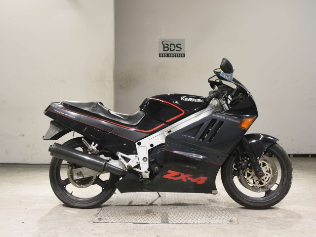 4004] Kawasaki ZX-4 - ZX400G-001001