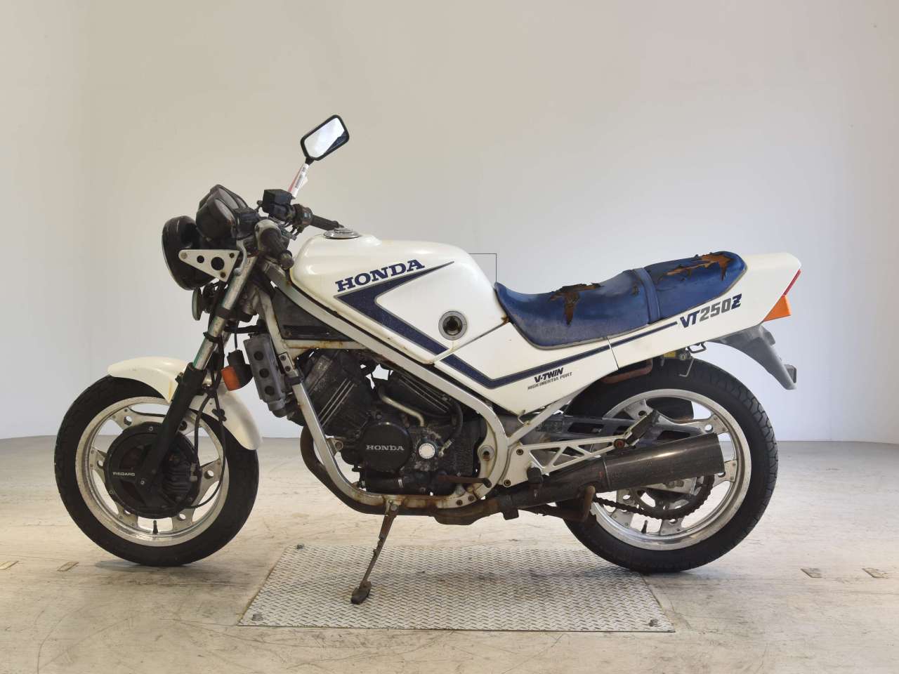 0003] Honda VT250Z - MC08-1137980