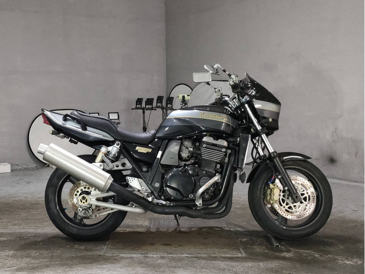 Kawasaki ZRX1100, Foto 1