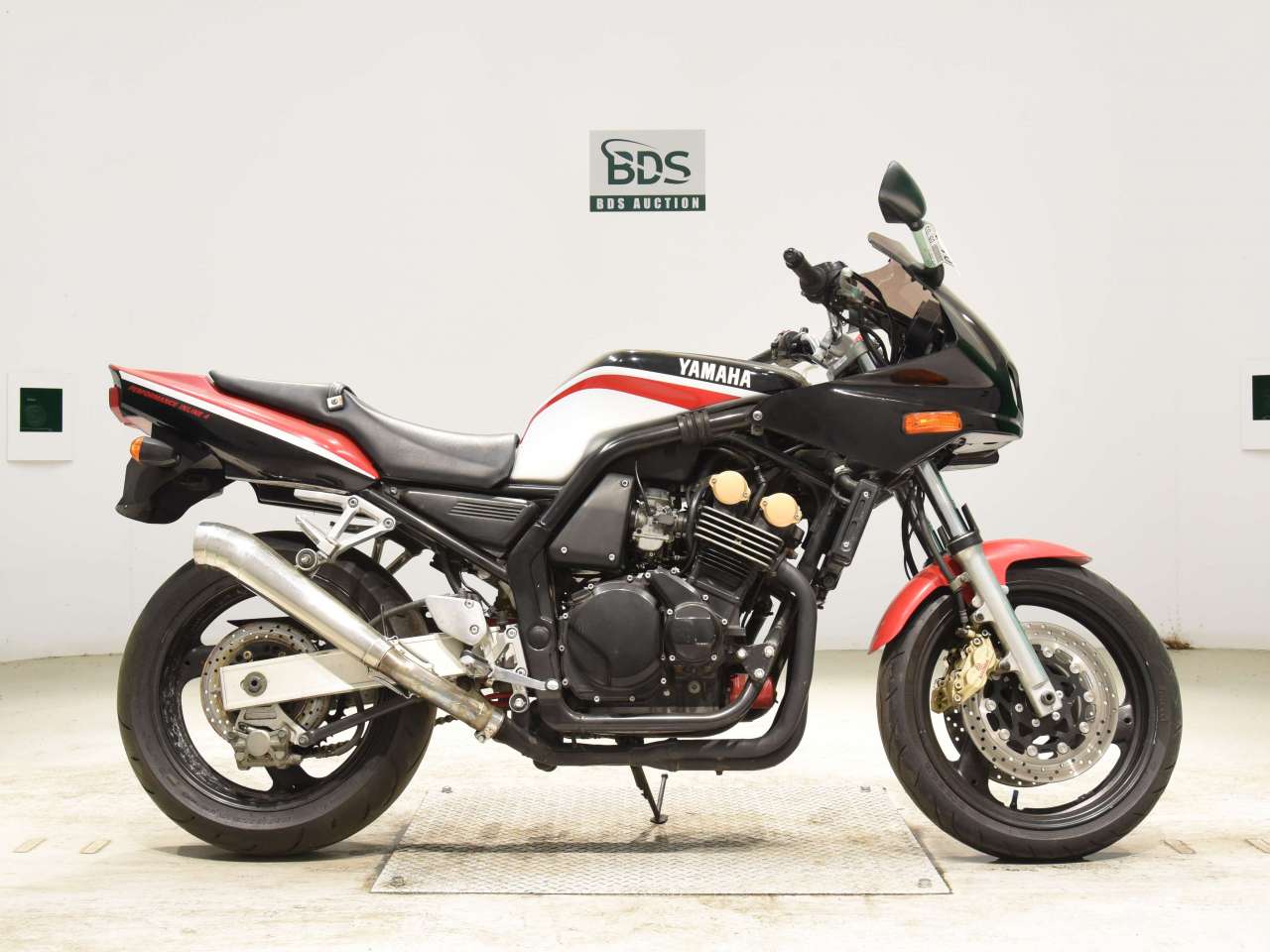 0149] Yamaha FZ400 - 4YR-008737