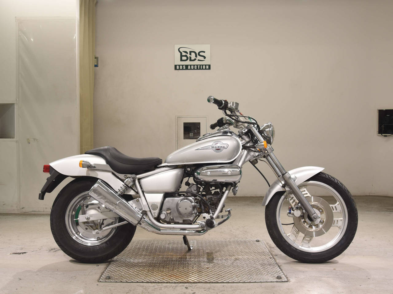 Honda MAGNA50