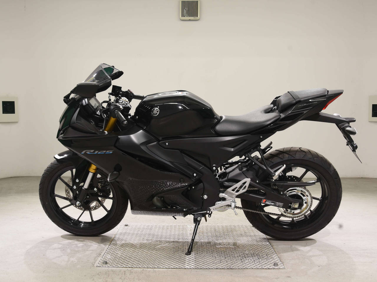 5790] Yamaha YZF-R125 - RE45J-002148