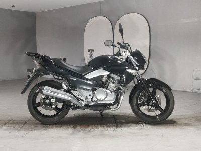 Suzuki GSR250