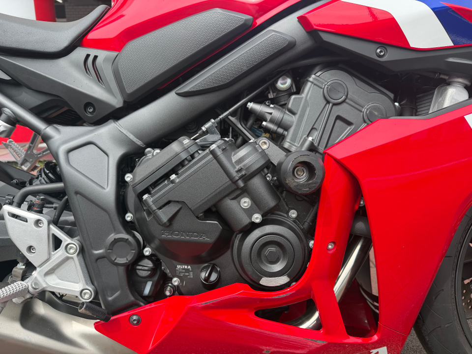 Honda CBR650R E-CLUTCH — фото 11