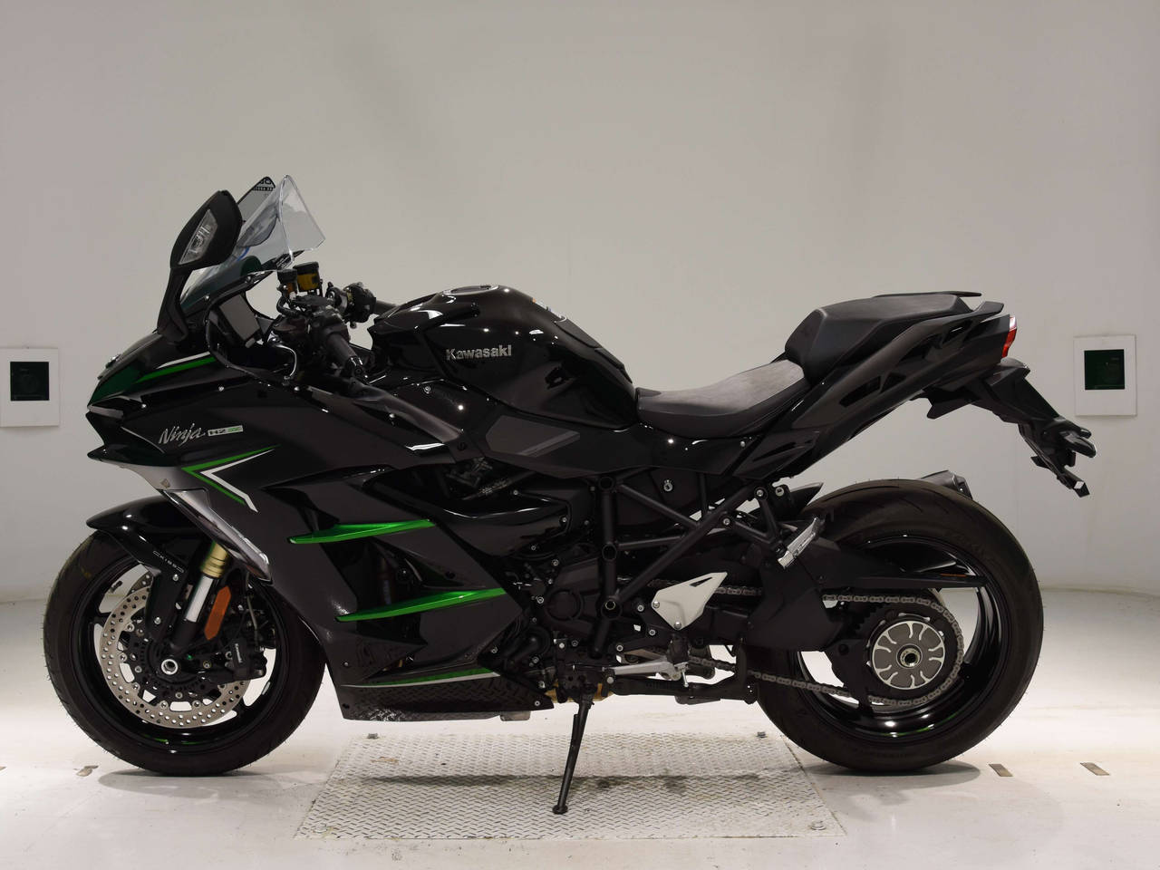 0014] Kawasaki NINJA H2 SX - ZXT02P-003575