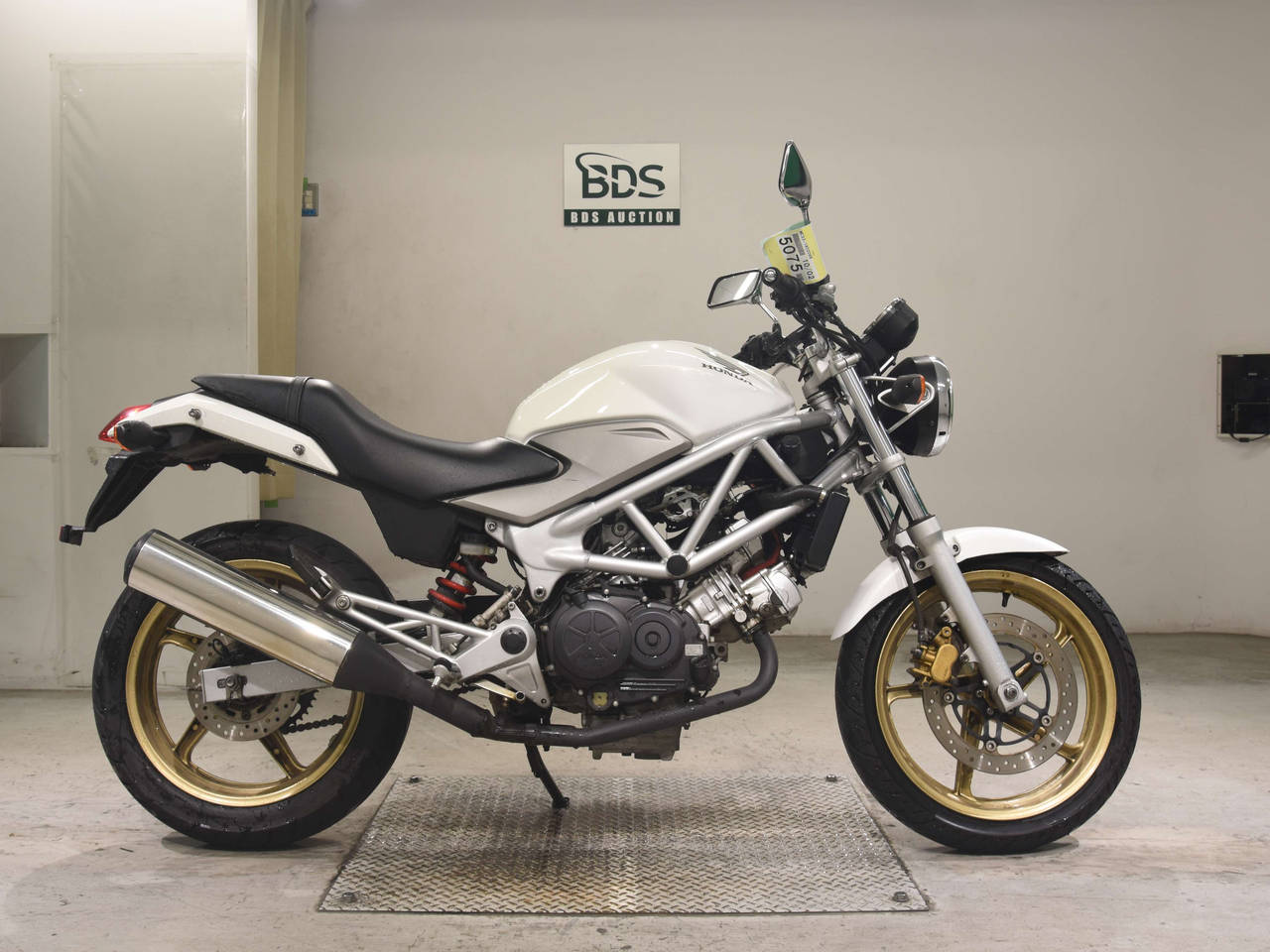 Honda VTR250, right