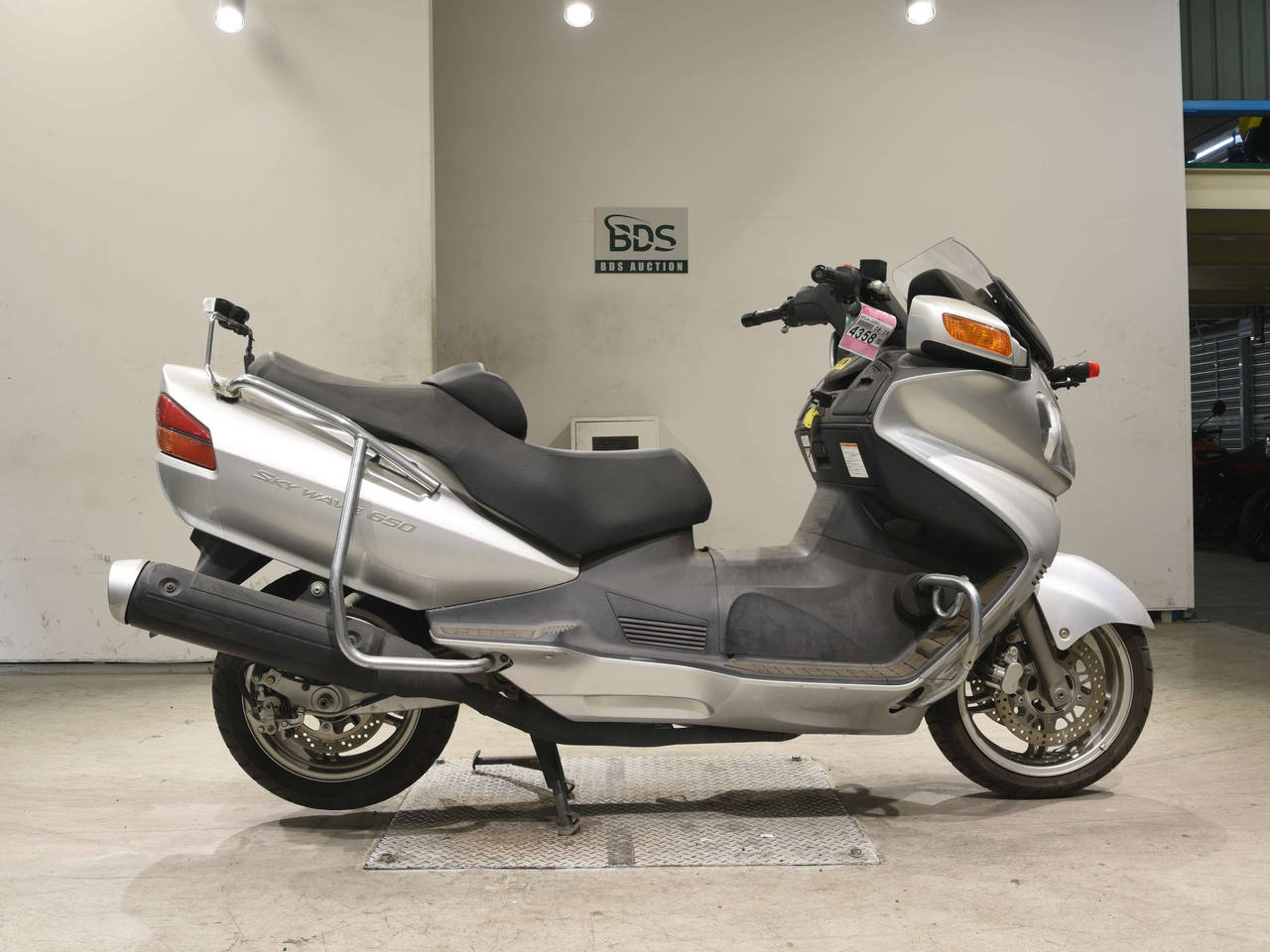 Suzuki SKYWAVE 650, right