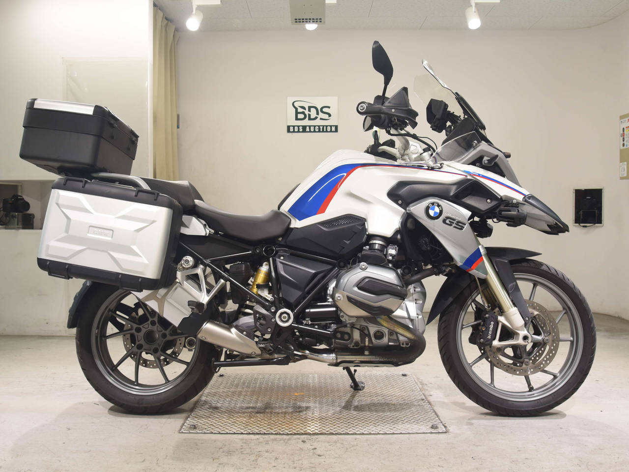 BMW R1200GS, right