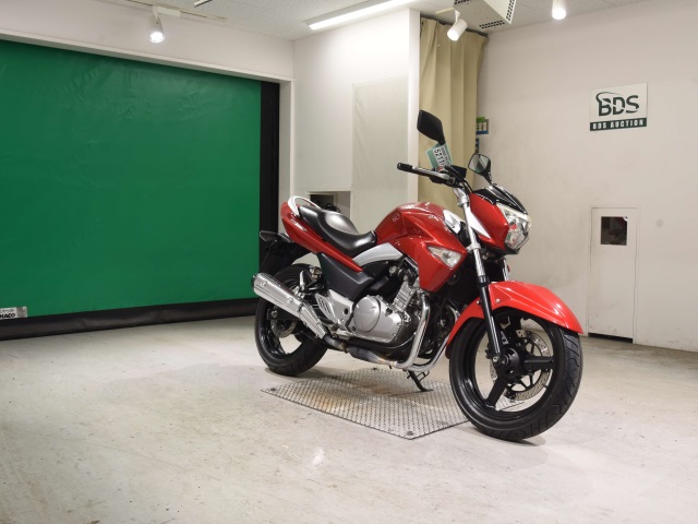 Suzuki GSR250 — фото 3