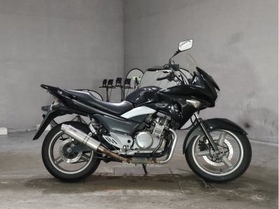 Suzuki GSR250F