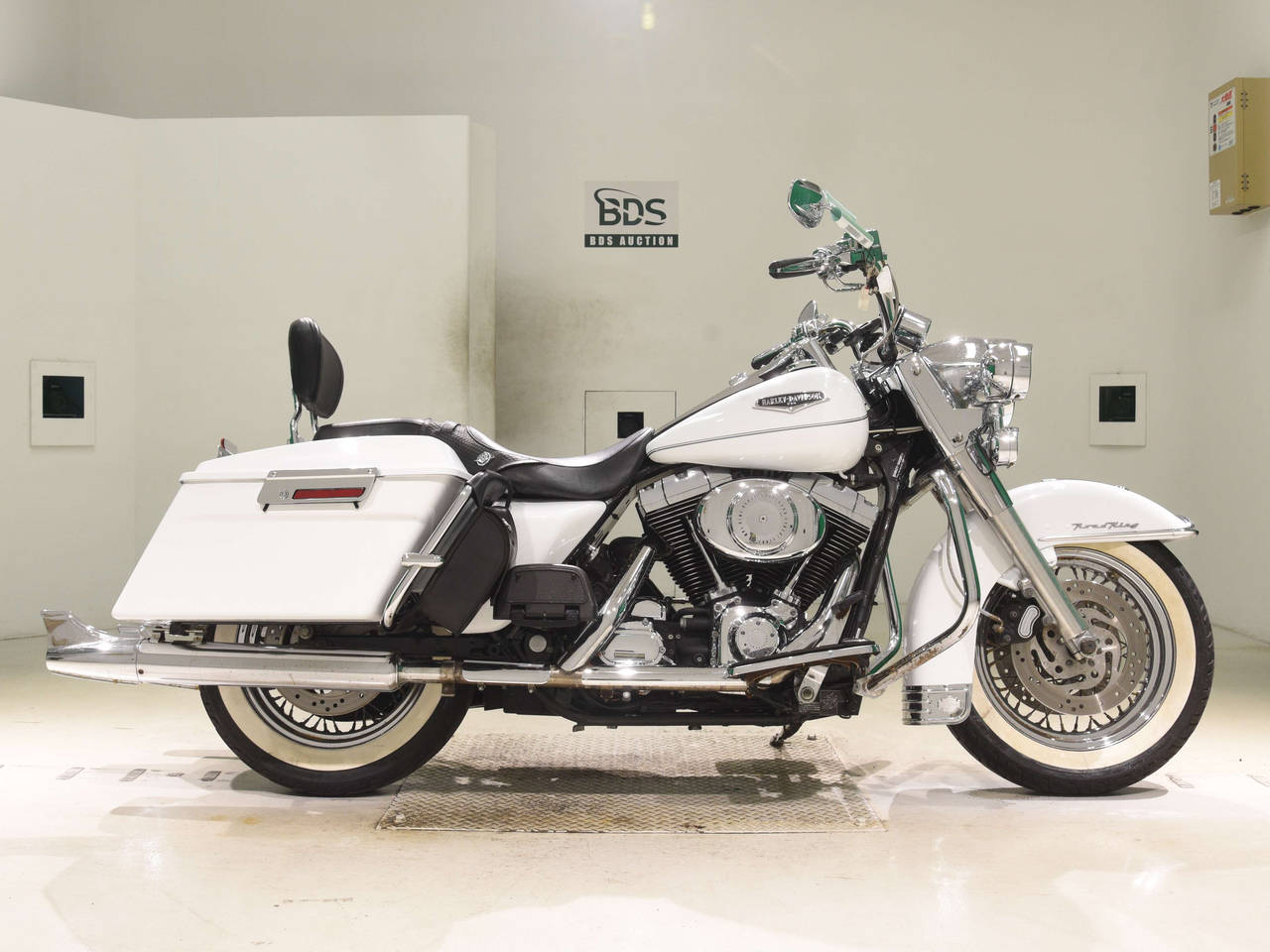 HD ROAD KING FLHRC1580, right