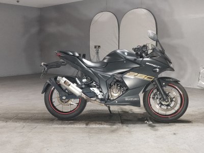 Suzuki GIXXER250SF