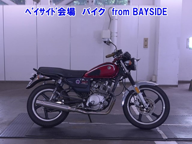 Yamaha YBR125, left