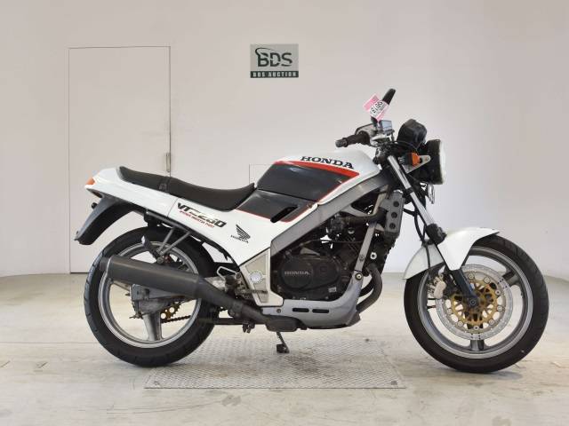 0018] Honda VTZ250 - MC15-1032038