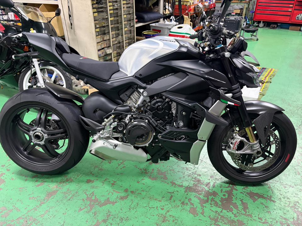Ducati STREETFIGHTER V4