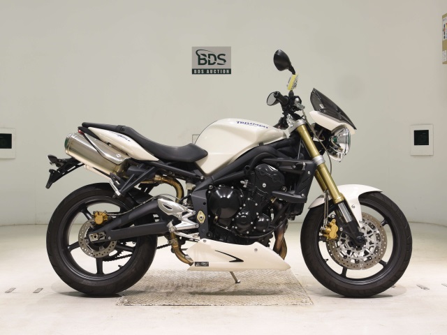 Triumph STREET TRIPLE