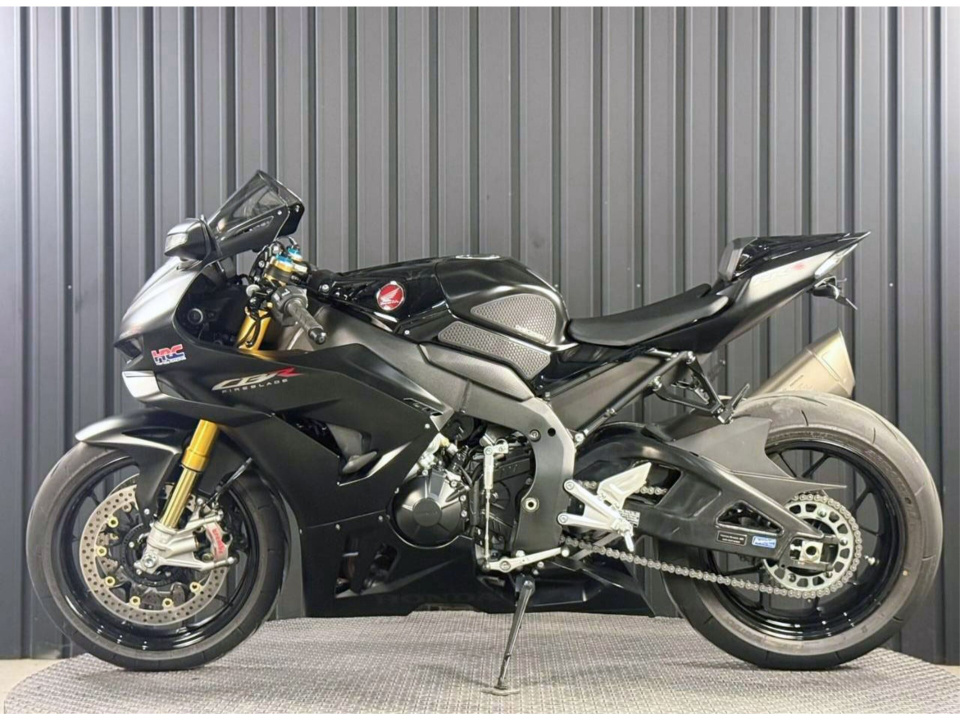 Honda CBR1000RR-R FB — фото 6