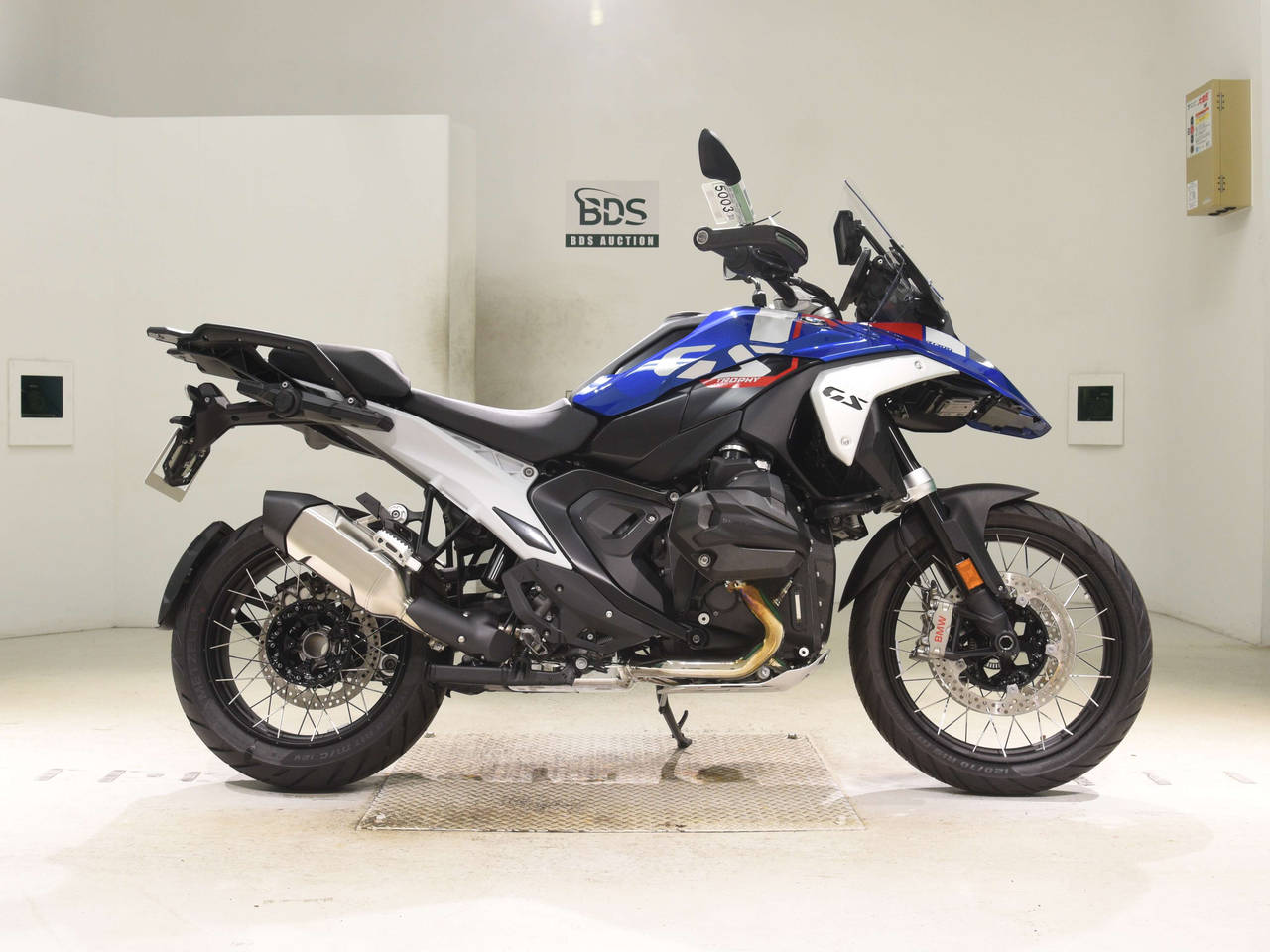 BMW R1300GS, right