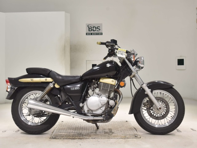 Suzuki GZ250