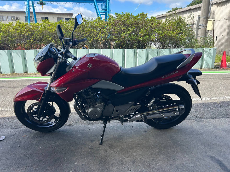 Suzuki GSR250 — фото 2