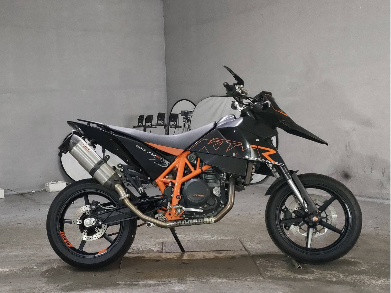 KTM 690 SUPERMOTO R