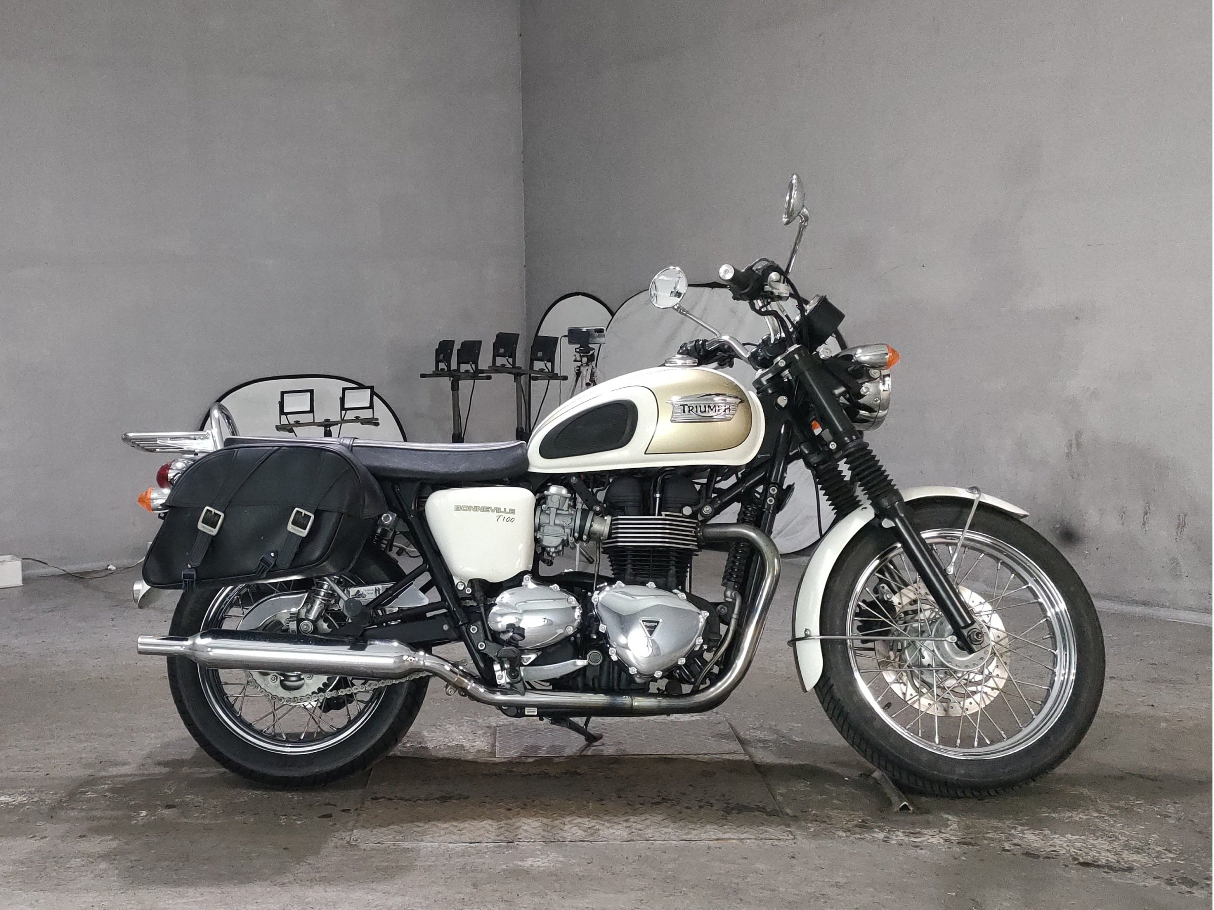 Triumph T100 BONNEVILLE