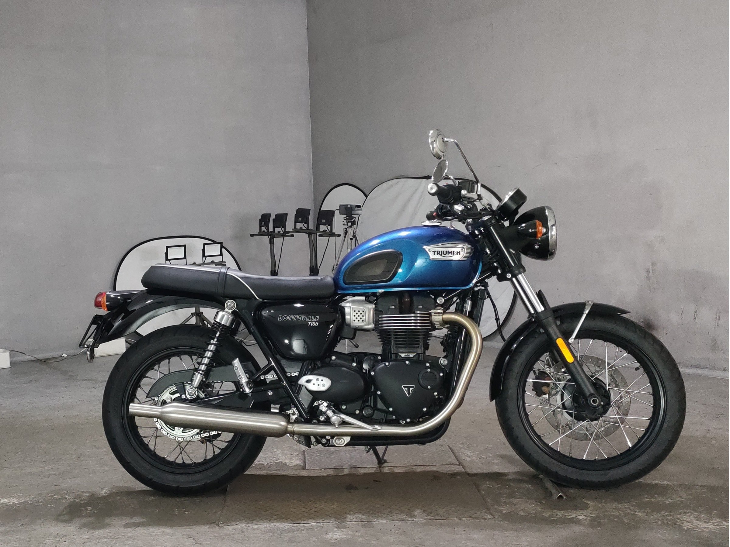 Triumph BONNEVILLE T100