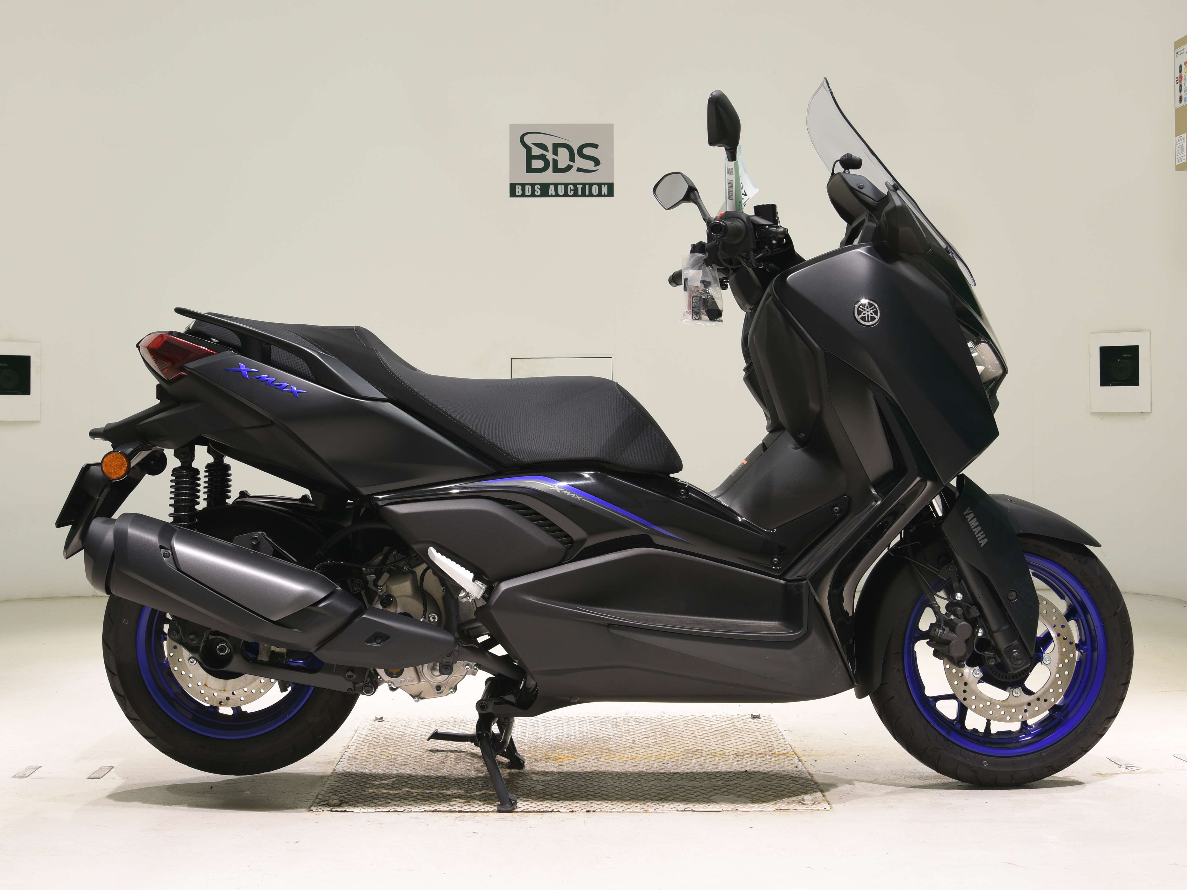 Yamaha X-MAX250-2