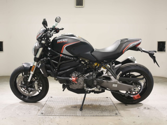 Ducati MONSTER 821 STEALTH — фото 2
