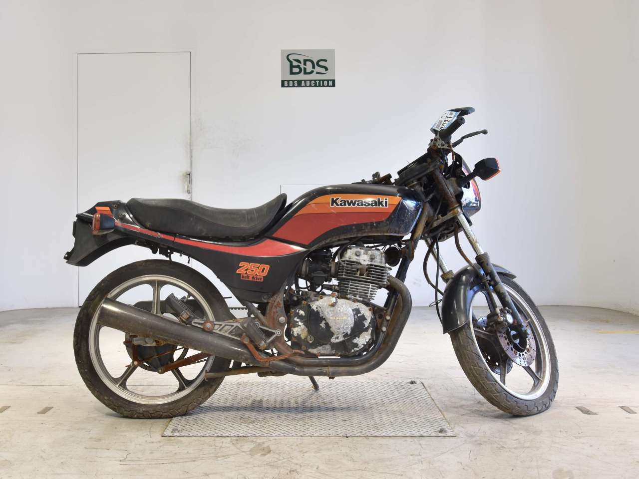 0021] Kawasaki GPZ250 - EX250C-010064