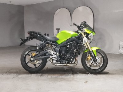 Triumph STREET TRIPLE
