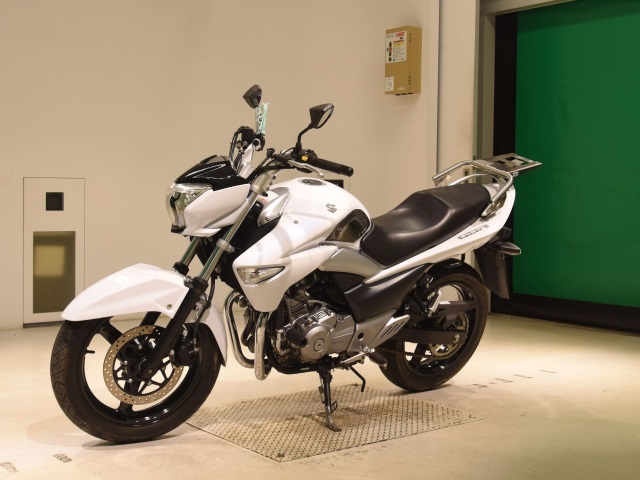 Suzuki GSR250 — фото 4