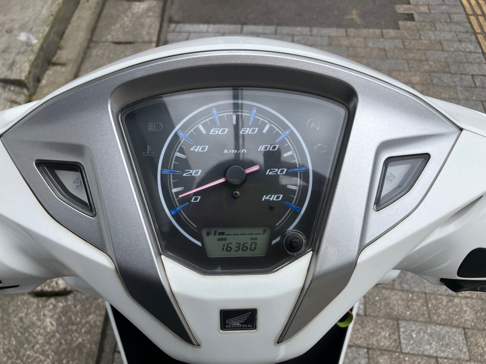 Honda LEAD125 — фото 2