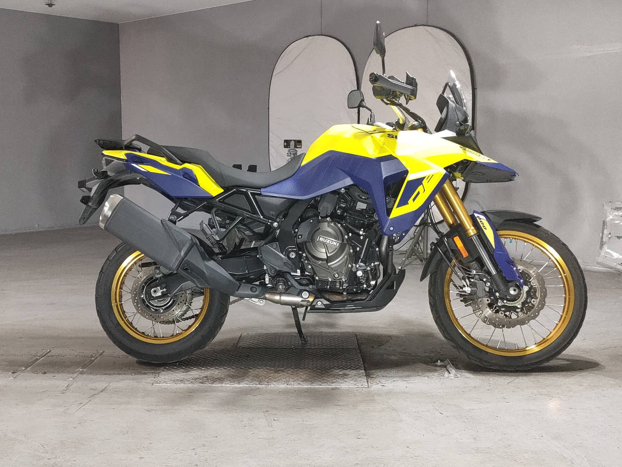 Suzuki VSTROME 800DE