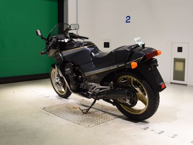Kawasaki GPZ900R — фото 6