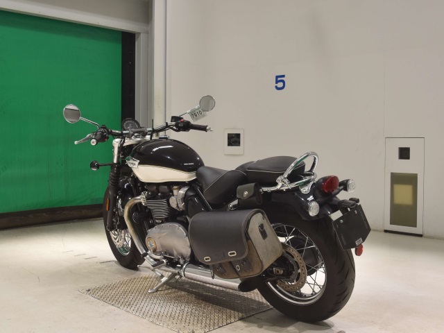 Triumph BONNEVILLE — фото 6