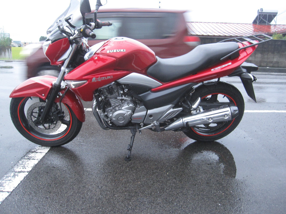 Suzuki GSR250 — фото 2